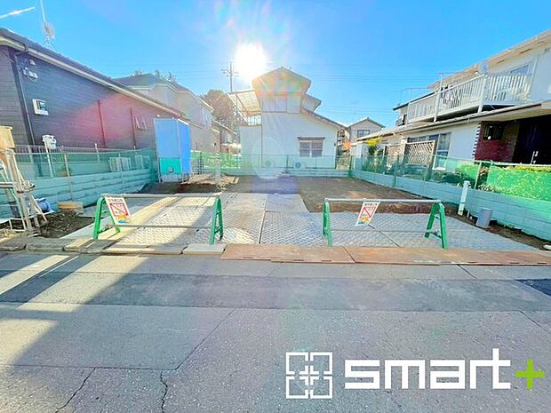 〜十分な広さのある前面道路〜 ・前面道路は約4.4ｍございますので、お車でのすれ違いも可能で余計なストレスがかかりません。 ・日々お車での移動が多い方には大切なポイントですね。 