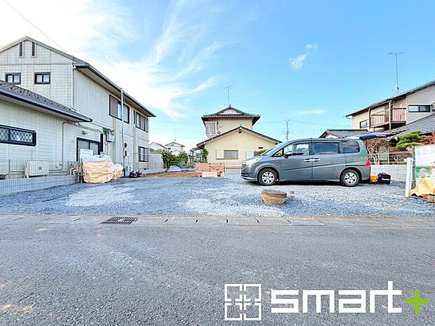 〜閑静な住宅街の立地〜 ・周辺は閑静な住宅街となっておりますので、静かな暮らしをご実現いただけます。 ・前面道路の交通量も多くないので、小さなお子様がいるご家庭でもご安心ですね。
