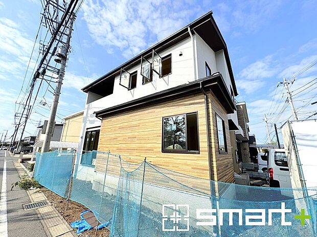 〜ベタ基礎でしっかりとした土台〜 ・コンクリートの中に鉄筋を配し強度を高めた「ベタ基礎」を採用。 ・しっかりとした土台を造ったうえで、その上に建物が築造されていきます。 