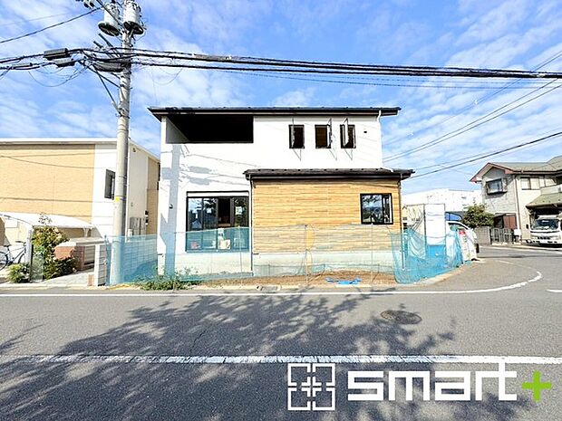 〜閑静な住宅街の立地〜 ・周辺は閑静な住宅街となっておりますので、静かな暮らしをご実現いただけます。 ・前面道路の交通量も多くないので、小さなお子様がいるご家庭でもご安心ですね。 