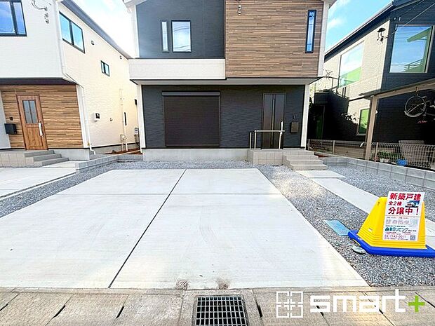 ~駐車場は2台分ご用意~ ・駐車場は2台分ございますので、車通勤の方や複数台お持ちの方にもお勧めのお住まいです。 ・カーポートなどのオプションもお気軽にご相談くださいませ。