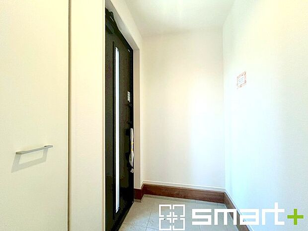 ~十分な容量のシューズボックス~ ・備え付けのシューズボックスは充分な容量を確保。 ・より大型のものへのご変更などご希望の方もお気軽にご相談くださいませ。