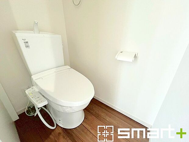 ~やはり便利なタンク式トイレ~ ・最近はタンクレストイレもございますが、タンク式の場合は停電時もお水を流すことが可能。 ・故障時なども比較的費用が安くなるなど、メリットが多くなります。