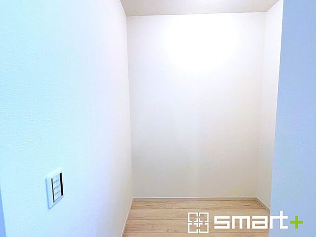 ~収納も充実の洗面所~ ・洗面所にはリネンスペースを設ける事でタオルや洗剤などの置場にも困りません。 ・意外とリネンスペースがある物件は少ないので、ぜひ現地でその魅力をご確認ください。