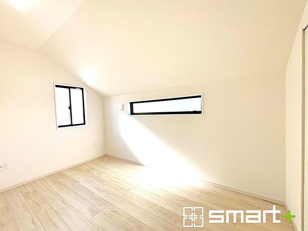 ~自然な風合いの洋室~ ・ナチュラルな色彩で纏められた洋室は家具のコーディネートもしやすくなっております。 ・どんな家具にするか考えるだけでも楽しくなってきますね。