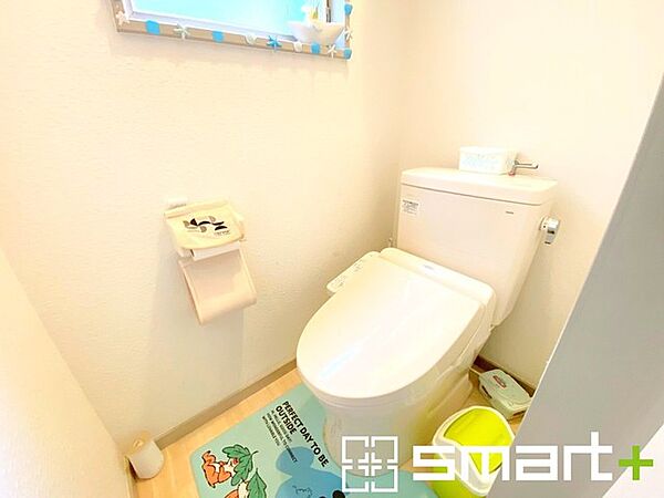 ～やはり便利なタンク式トイレ～ ・最近はタンクレストイレもございますが、タンク式の場合は停電時もお水を流すことが可能。 ・故障時なども比較的費用が安くなるなど、メリットが多くなります。