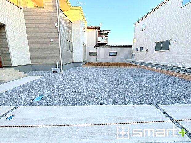 〜駐車場ももちろんございます〜 ・駐車場もありますので、お車をご利用される方にもお勧めのお住まいです。 ・カーポートなどのオプションもお気軽にご相談くださいませ。 