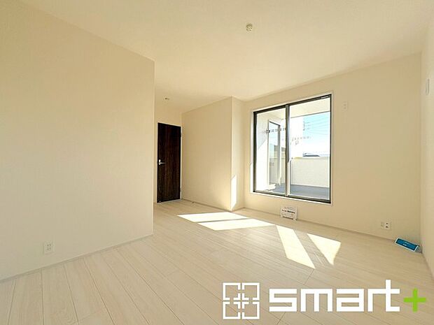 ~オプション施行もお任せください~ ・フローリングの変色など劣化を軽減し、水をこぼした場合などにも防いでくれるフロアコーテイングが人気となっております。 ・オプション施行もお任せください。