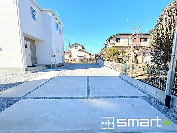 ~カースペース2台分~ ・セカンドカーや来客時にも困らないカースペース2台分。物置や駐輪スペースなどにも利用できますね。 ・カーポートなどのオプションもお気軽にご相談くださいませ。