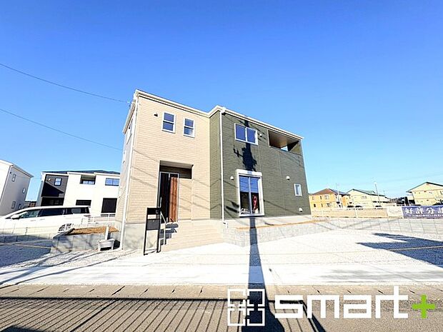 ~閑静な住宅街の立地~ ・周辺は閑静な住宅街となっておりますので、静かな暮らしをご実現いただけます。 ・前面道路の交通量も多くないので、小さなお子様がいるご家庭でもご安心ですね。