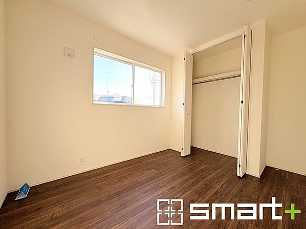 ~オプション施行もお任せください~ ・フローリングの変色など劣化を軽減し、水をこぼした場合などにも防いでくれるフロアコーテイングが人気となっております。 ・オプション施行もお任せください。