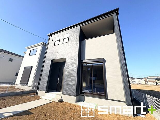 ~閑静な住宅街の立地~ ・周辺は閑静な住宅街となっておりますので、静かな暮らしをご実現いただけます。 ・前面道路の交通量も多くないので、小さなお子様がいるご家庭でもご安心ですね。