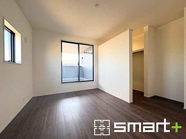 ~ウォークインクローゼットのあるお部屋~ ・人気のウォークインクローゼットをご用意。季節物や趣味の道具などもスッキリと収納が可能です。 ・最近流行りの収納術などもぜひご活用くださいませ。