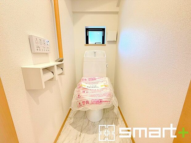 〜やはり便利なタンク式トイレ〜 ・最近はタンクレストイレもございますが、タンク式の場合は停電時もお水を流すことが可能。 ・故障時なども比較的費用が安くなるなど、メリットが多くなります。 