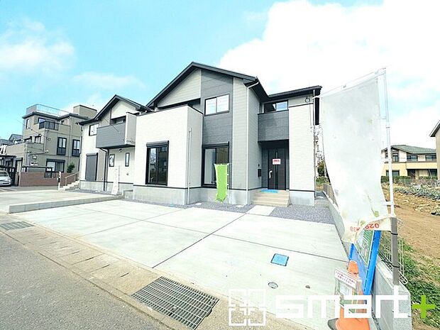 ~閑静な住宅街の立地~ ・周辺は閑静な住宅街となっておりますので、静かな暮らしをご実現いただけます。 ・前面道路の交通量も多くないので、小さなお子様がいるご家庭でもご安心ですね。