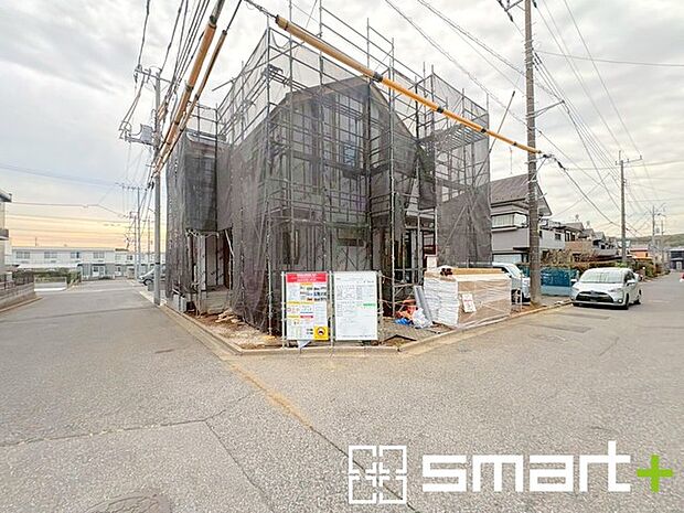 〜駐車場は2台分ご用意〜 ・駐車場は2台分ございますので、車通勤の方や複数台お持ちの方にもお勧めのお住まいです。 ・カーポートなどのオプションもお気軽にご相談くださいませ。 