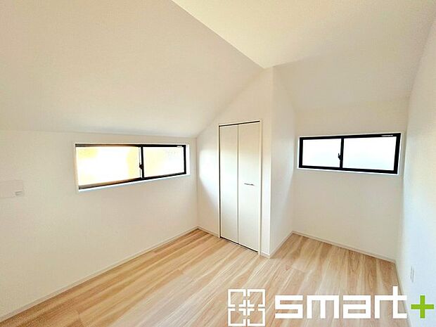 ~自然な風合いの洋室~ ・ナチュラルな色彩で纏められた洋室は家具のコーディネートもしやすくなっております。 ・どんな家具にするか考えるだけでも楽しくなってきますね。