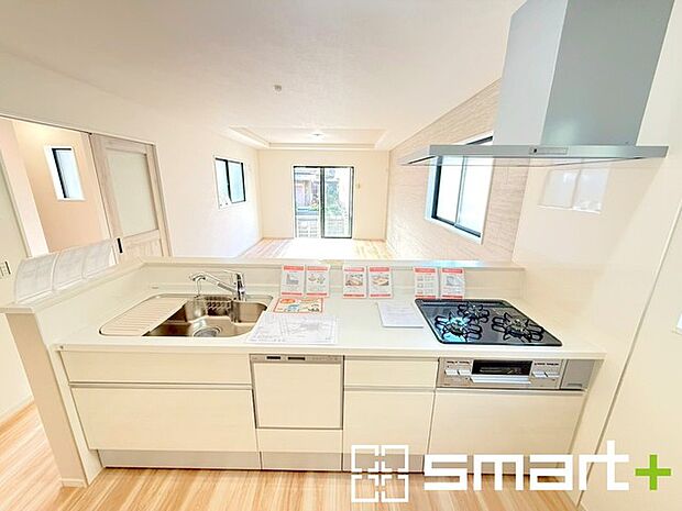 〜食器洗浄機を標準装備〜 ・キッチンにはビルトインタイプの食器洗浄機を標準装備。 ・家事にかける時間を削減でき、「自分時間」を増やすことができる嬉しいアイテムです。