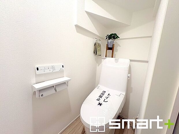 ~やはり便利なタンク式トイレ~ ・最近はタンクレストイレもございますが、タンク式の場合は停電時もお水を流すことが可能。 ・故障時なども比較的費用が安くなるなど、メリットが多くなります。