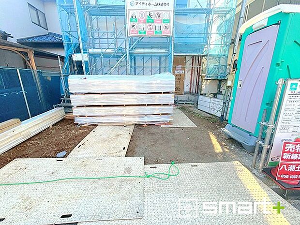 〜駐車場は2台分ご用意〜 ・駐車場は2台分ございますので、車通勤の方や複数台お持ちの方にもお勧めのお住まいです。 ・カーポートなどのオプションもお気軽にご相談くださいませ。