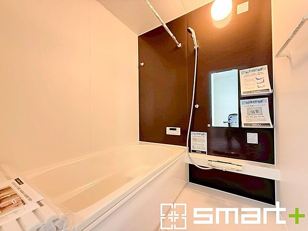 ～浴室乾燥機付きの浴室～ ・浴室には乾燥機が付いているので雨の日でも洗濯物を干すことが可能です。 ・水はけの良い床材など機能面も充実。マイクロバルなどオプションもご相談くださいませ。 