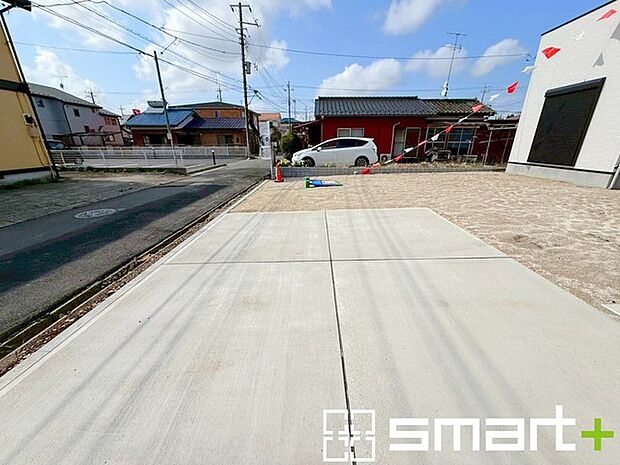 ～駐車場は2台分ご用意～ ・駐車場は2台分ございますので、車通勤の方や複数台お持ちの方にもお勧めのお住まいです。 ・カーポートなどのオプションもお気軽にご相談くださいませ。 