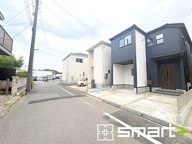 ~閑静な住宅街の立地~ ・周辺は閑静な住宅街となっておりますので、静かな暮らしをご実現いただけます。 ・前面道路の交通量も多くないので、小さなお子様がいるご家庭でもご安心ですね。