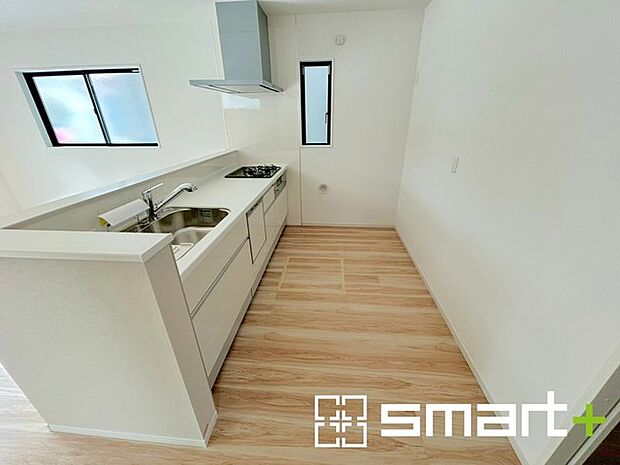 ~食器洗浄機を標準装備~ ・キッチンにはビルトインタイプの食器洗浄機を標準装備。 ・家事にかける時間を削減でき、「自分時間」を増やすことができる嬉しいアイテムです。