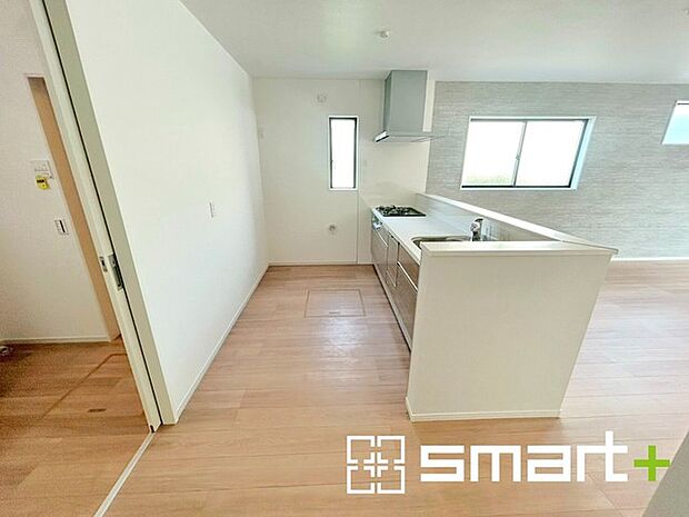 ~食器洗浄機を標準装備~ ・キッチンにはビルトインタイプの食器洗浄機を標準装備。 ・家事にかける時間を削減でき、「自分時間」を増やすことができる嬉しいアイテムです。