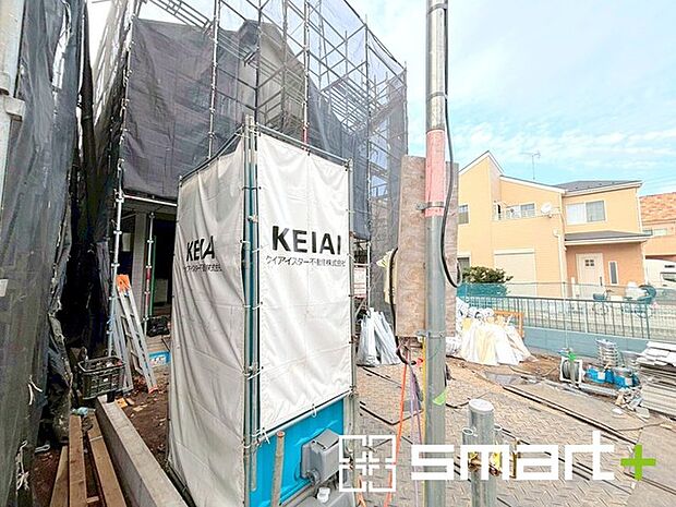 〜ベタ基礎でしっかりとした土台〜 ・コンクリートの中に鉄筋を配し強度を高めた「ベタ基礎」を採用。 ・しっかりとした土台を造ったうえで、その上に建物が築造されていきます。 