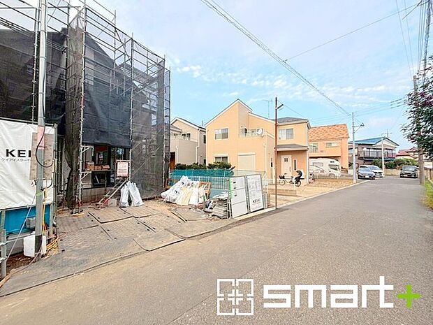 〜閑静な住宅街の立地〜 ・周辺は閑静な住宅街となっておりますので、静かな暮らしをご実現いただけます。 ・前面道路の交通量も多くないので、小さなお子様がいるご家庭でもご安心ですね。 