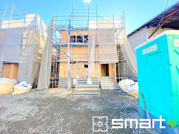 〜駐車場は2台分ご用意〜 ・駐車場は2台分ございますので、車通勤の方や複数台お持ちの方にもお勧めのお住まいです。 ・カーポートなどのオプションもお気軽にご相談くださいませ。 