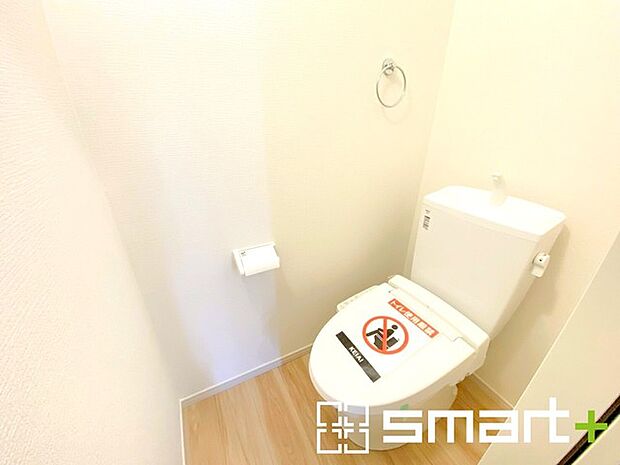 ~やはり便利なタンク式トイレ~ ・最近はタンクレストイレもございますが、タンク式の場合は停電時もお水を流すことが可能。 ・故障時なども比較的費用が安くなるなど、メリットが多くなります。