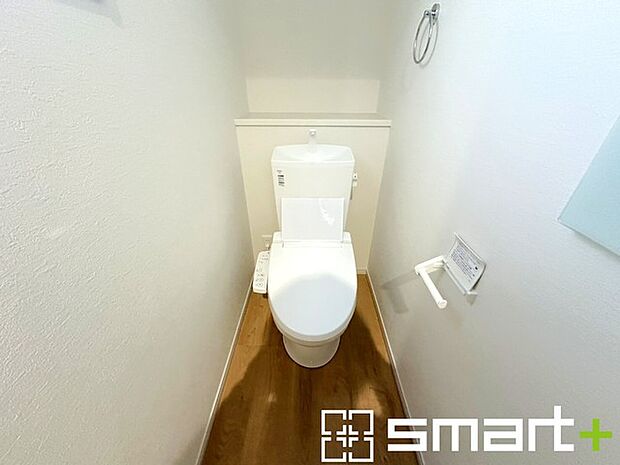 ～やはり便利なタンク式トイレ～ ・最近はタンクレストイレもございますが、タンク式の場合は停電時もお水を流すことが可能。 ・故障時なども比較的費用が安くなるなど、メリットが多くなります。 