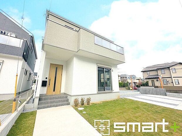 〜明るさを感じる外観〜 ・外壁は2トーンカラーを採用し、デザイン性に優れた見た目となっております。 ・帰宅した際にホッと感じるような飽きのこない外観。ぜひ現地でご確認くださいませ。