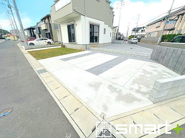 〜駐車場は2台分ご用意〜 ・駐車場は2台分ございますので、車通勤の方や複数台お持ちの方にもお勧めのお住まいです。 ・カーポートなどのオプションもお気軽にご相談くださいませ。