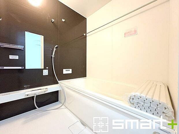 〜暖房乾燥機付きの浴室〜 ・ヒートショック対策にもなる浴室暖房を標準装備。冬場でも暖かくしてからご入浴が可能です。 ・もちろん乾燥機も付いておりますので、雨の日でも洗濯物を干せますよ。