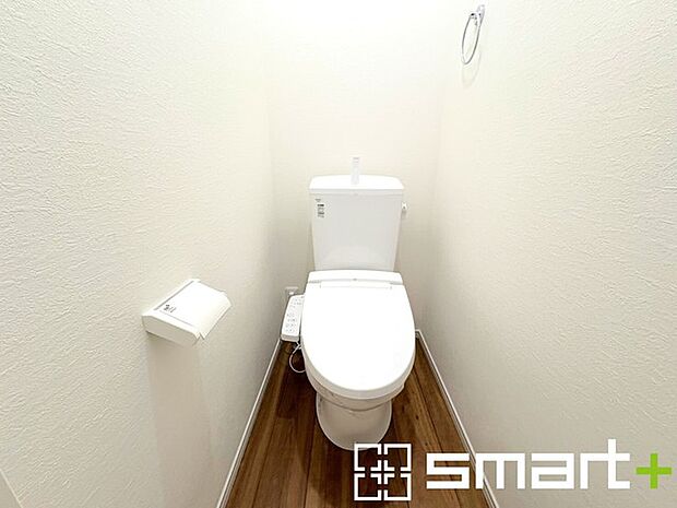 〜やはり便利なタンク式トイレ〜 ・最近はタンクレストイレもございますが、タンク式の場合は停電時もお水を流すことが可能。 ・故障時なども比較的費用が安くなるなど、メリットが多くなります。 