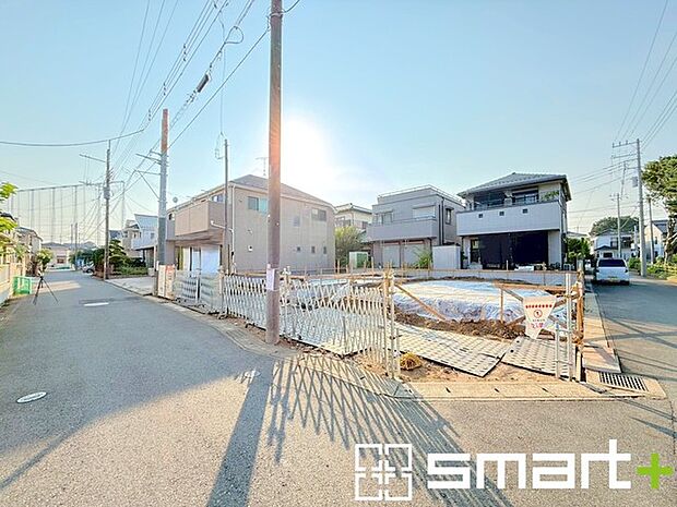 〜開放感ある角地のお住まい〜 ・2方向が空く事で開放感のある角地に位置しております。 ・窮屈な感じが無く、ゆったりと暮らせるこの魅力をぜひ現地でご体感くださいませ。