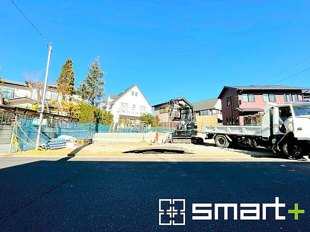 〜閑静な住宅街の立地〜 ・周辺は閑静な住宅街となっておりますので、静かな暮らしをご実現いただけます。 ・前面道路の交通量も多くないので、小さなお子様がいるご家庭でもご安心ですね。