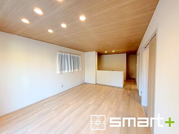 〜ナチュラルな色彩のＬＤＫ〜 ・自然な風合いの色味で纏められたＬＤＫは家具のコーディネートもしやすくなっております。 ・どんなインテリアにするか、考えるだけでも楽しくなりますね。 