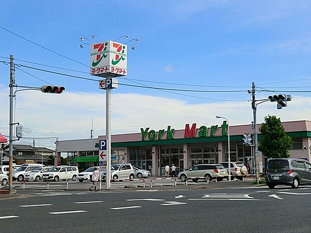 ヨークマート成田店(990m)