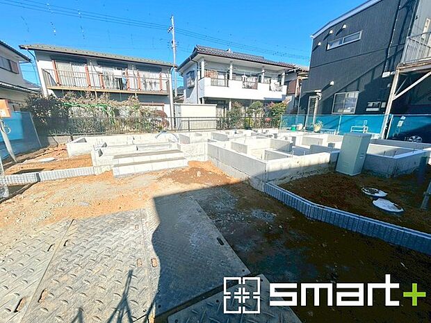 〜閑静な住宅街の立地〜 ・周辺は閑静な住宅街となっておりますので、静かな暮らしをご実現いただけます。 ・前面道路の交通量も多くないので、小さなお子様がいるご家庭でもご安心ですね。 