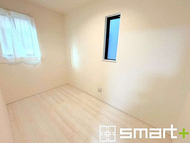 〜嬉しいフリースペース付き〜 ・お仕事はもちろん、勉強部屋としても使えるフリースペースのあるプランを採用。 ・もちろん追加の収納としてもご利用可能です。