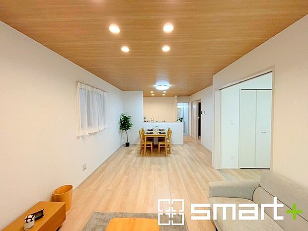 〜家具の配置がしやすい間取〜 ・ＬＤＫはリビングとダイニングの境目が分かりやすくなっており、家具の配置がしやすい造り。 ・どんなインテリアにするか考えるだけでも楽しくなりますね。 