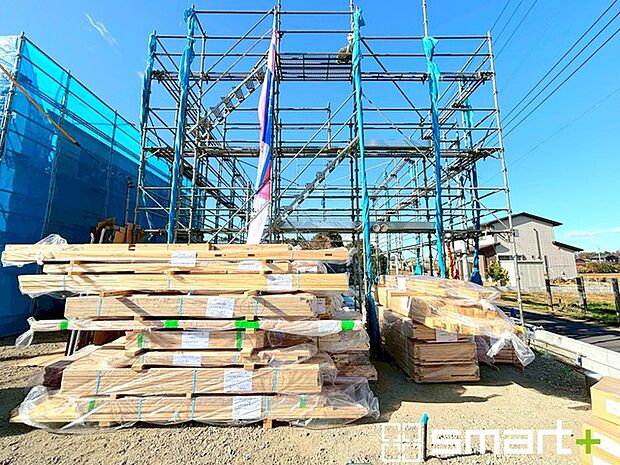 〜風にも強い強靭な建物〜 ・住宅性能評価において「耐風等級2」を取得。 ・大型の台風など暴風にも耐える、強靭な建物となっております。 