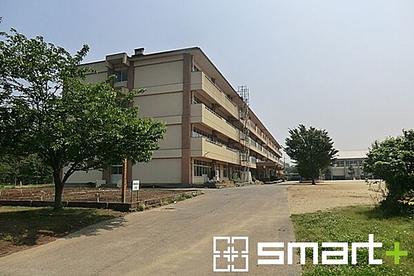 戸頭小学校（1100m）
