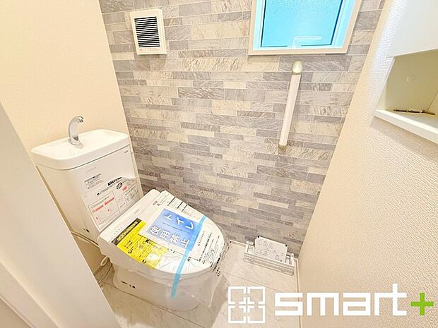 〜やはり便利なタンク式トイレ〜 ・最近はタンクレストイレもございますが、タンク式の場合は停電時もお水を流すことが可能。 ・故障時なども比較的費用が安くなるなど、メリットが多くなります。 