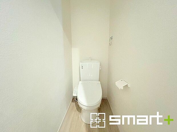 〜やはり便利なタンク式トイレ〜 ・最近はタンクレストイレもございますが、タンク式の場合は停電時もお水を流すことが可能。 ・故障時なども比較的費用が安くなるなど、メリットが多くなります。 