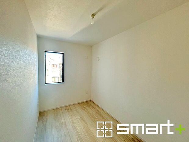 〜オプション施行もお任せください〜 ・フローリングの変色など劣化を軽減し、水をこぼした場合などにも防いでくれるフロアコーテイングが人気となっております。 ・オプション施行もお任せください。 